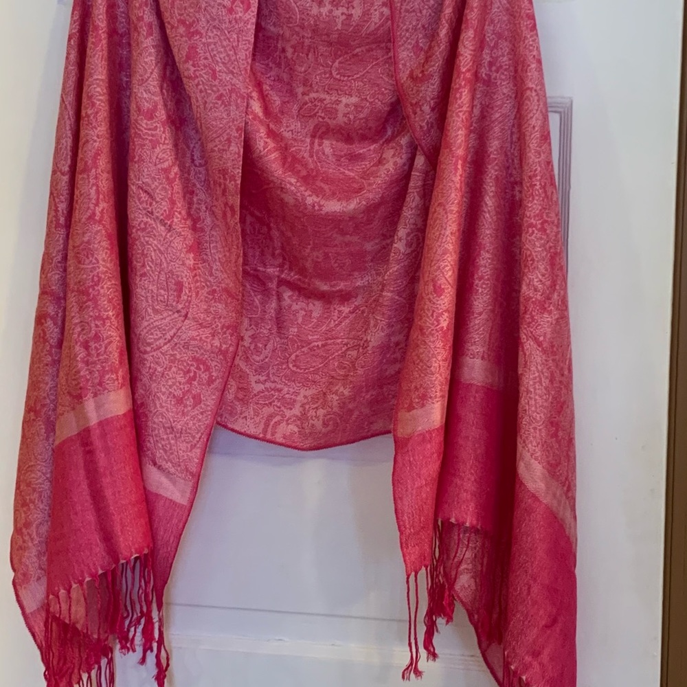Pashmina and silk pink shawl wrap 70% pashmina 30% silk fringed paisley pattern